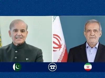 محادثة هاتفیة بین بزشکیان و رئیس الوزراء الباکستانی؛ طهران وإسلام اباد تؤکدان على تعزیز العلاقات الثنائیة ومواقفهما الموحدة ضد الکیان الصهیونی