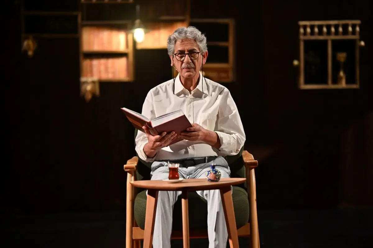 چهل‌تیکه؛ راوی قصه‌های شخصی آقای حکایتی