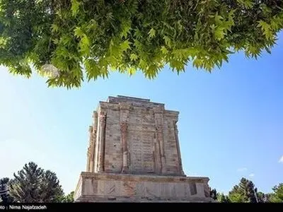 «چو ایران نباشد، تن من مباد»؛ شعری جعلی که ورد زبان ایرانیان شد