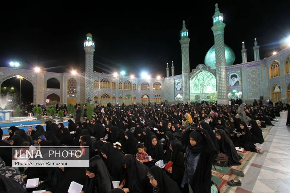 دستان نیازمند زائران حرم هلال بن علی(ع) به آسمان بلند شد