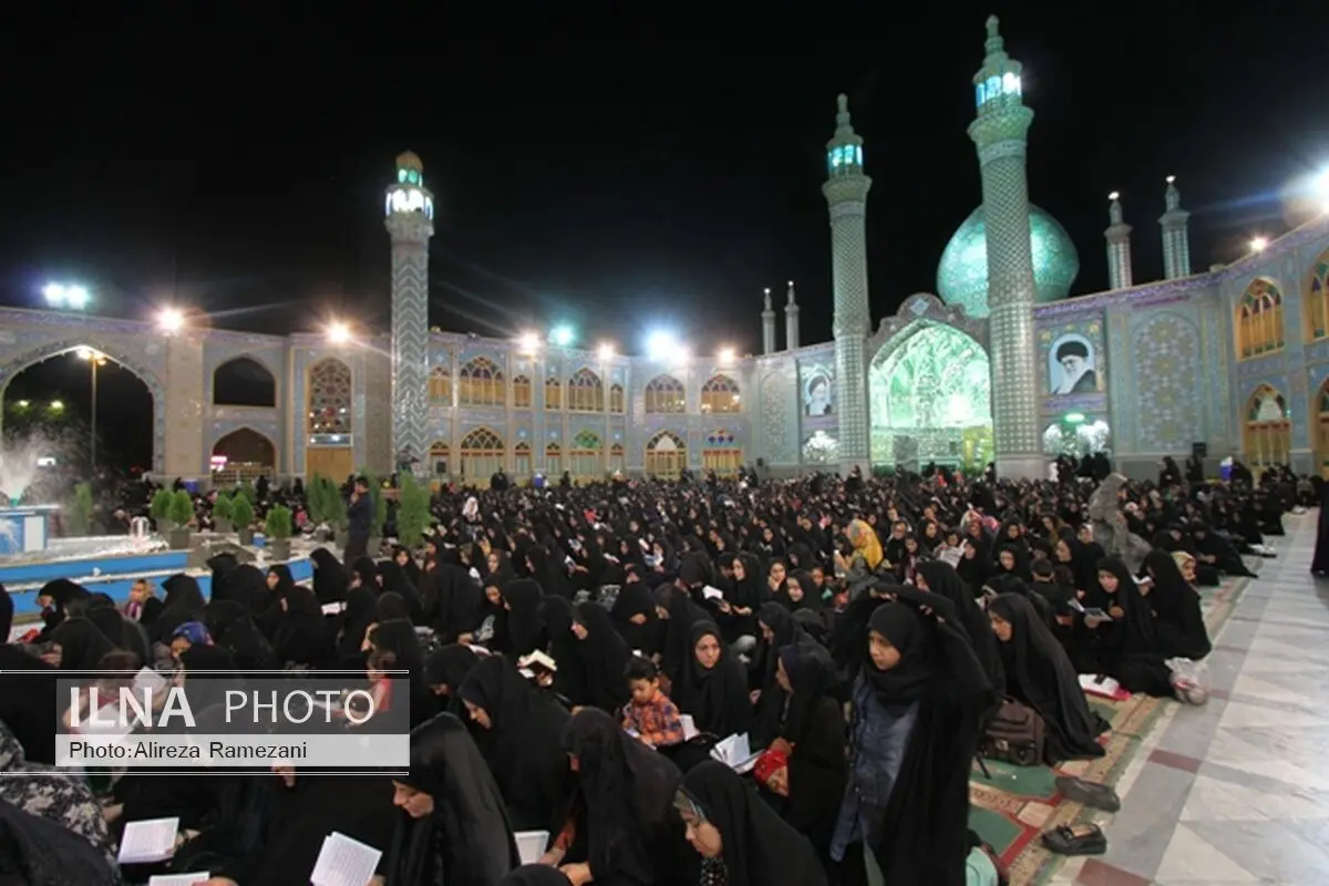دستان نیازمند زائران حرم هلال بن علی(ع) به آسمان بلند شد