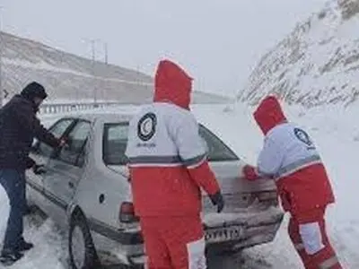 ۱۹۹ خودرو گرفتار در برف در شهرستان کوهرنگ توسط امداد گران چهارمحال و بختیاری رهاسازی شد