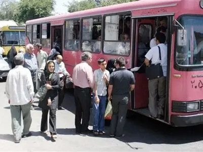 پایان اعتراض رانندگان بخش خصوصی اتوبوسرانی ارومیه/ پرداخت ۱۰ میلیون تومان از مطالبات رانندگان تا پایان بهمن ماه 