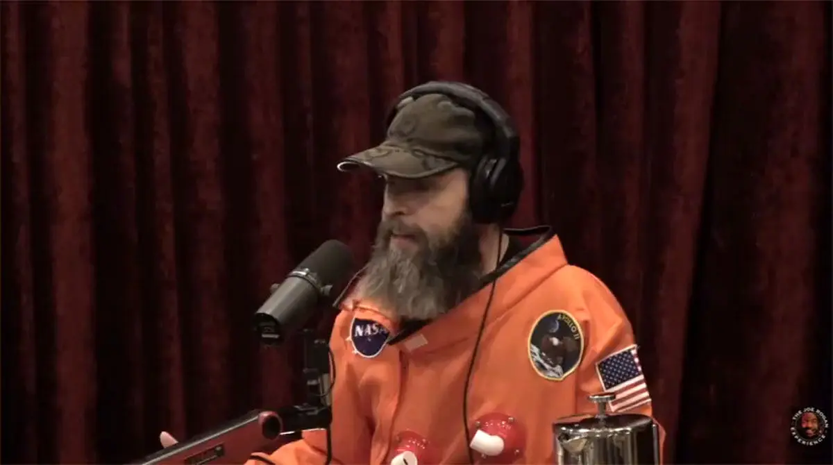 دانکن تراسل، پادکستر آمریکایی: چرا باید بچه‌ها را در کشورهای دیگر به‌خاطر نفت منفجر کنیم؟ + فیلم