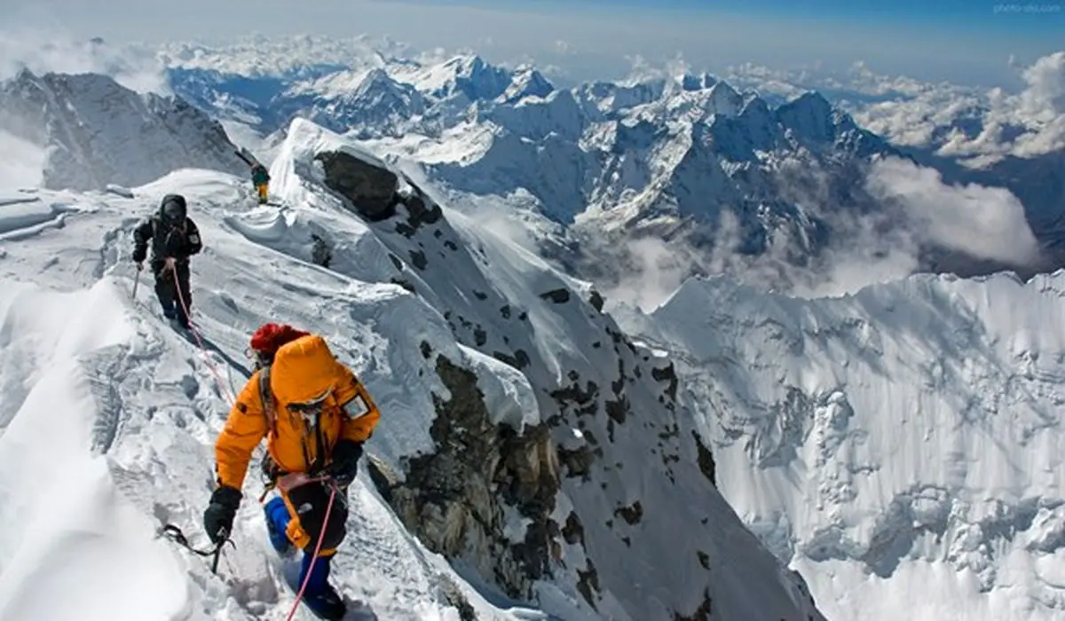 ۹ کوهنورد در اشترانکوه گرفتار بهمن شدند
