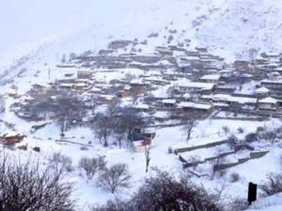 آغاز بارش برف در محورهای اورامانات/آماده‌باش راهداری برای بارش پیش رو