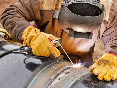 مرگ یک کارگر جوشکار در اثر انفجار تانکر