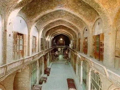 برآورد 30 میلیارد ریالی برای مرمت 3 سرا در بازار تاریخی اراک/در 10 سال اخیر 12 سرا در بازار اراک بازسازی شده است 