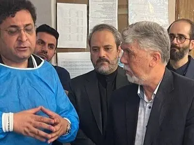 سیدعباس صالحی و مدیرکل دفتر موسیقی به عیادت محمدعلی بهمنی رفتند