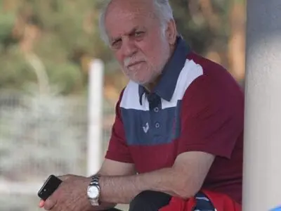 صدر را دوباره پس خواهیم گرفت/ ورزشگاه آزادی را زود تر آماده کنید