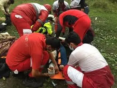 امداد گران به فرد سقوط از صخره امداد رسانی کردند