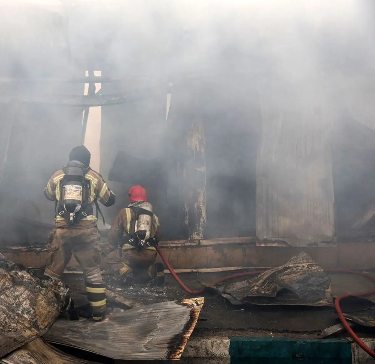 یک دستگاه خودروی آتش‌نشانی در بندر کنگ هدف حمله پهپادی دشمن قرار گرفت