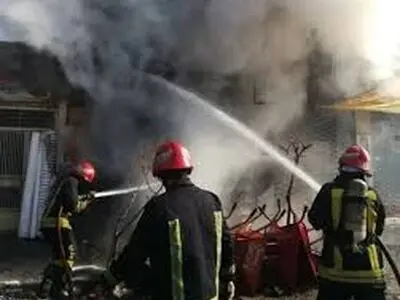 انبار رنگ در اراک طعمه حریق شد / هیچ انفجاری  رخ نداده است