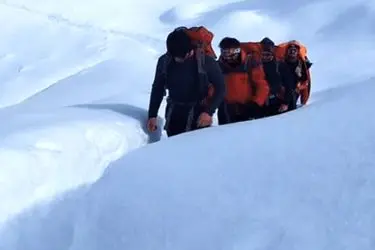 پنج فرد گرفتار شده در ارتفاعات مرزی میرآباد نجات یافتند