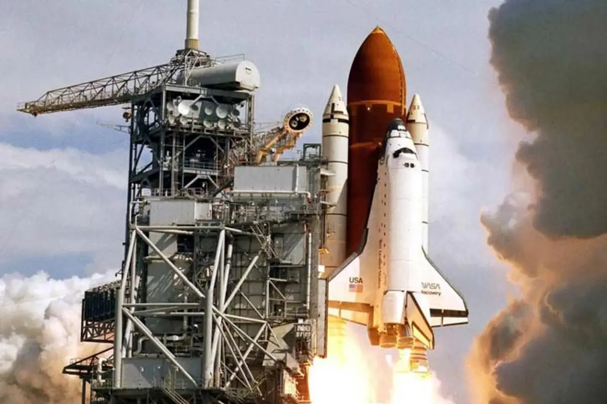 تصویری جالب از انتقال شاتل فضایی ناسا به موزه