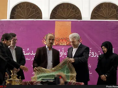 از اولین قرآن مجید سفالین رونمایی شد