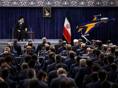 غفلت خواص از وظیفه خود ضربه‌های سنگین تاریخی به همراه می‌آورد
