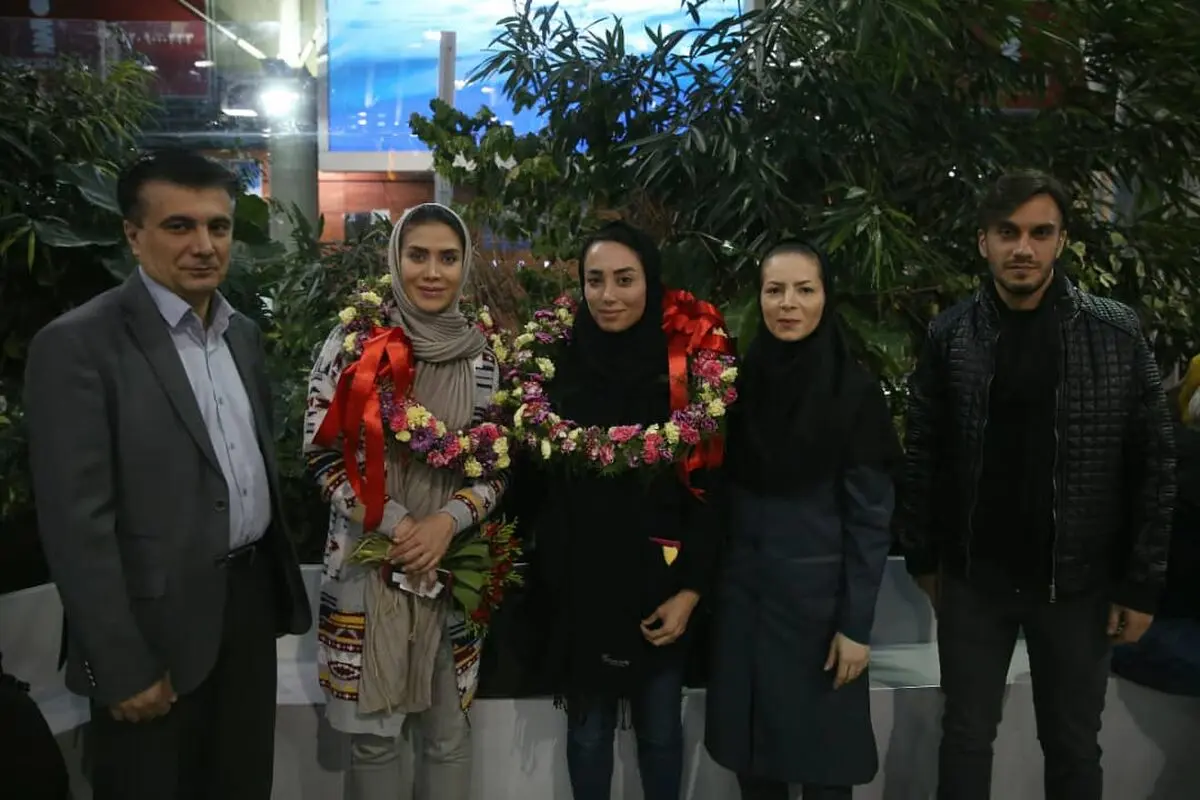 گلاره ناظمی و زری فتحی وارد تهران شدند