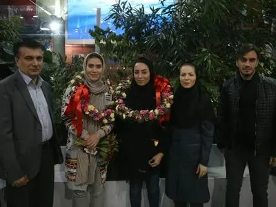 گلاره ناظمی و زری فتحی وارد تهران شدند