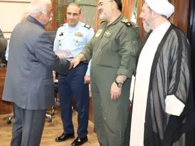 لزوم بهره‌‌گیری از تجربیات آزادگان در تربیت نسل جدید