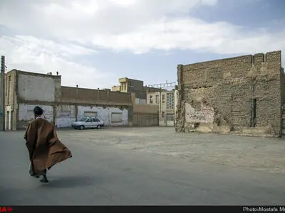 وضعیت نابسامان خانه های کلنگی شهرداری در خیابان فاطمی (دورشهر) قم