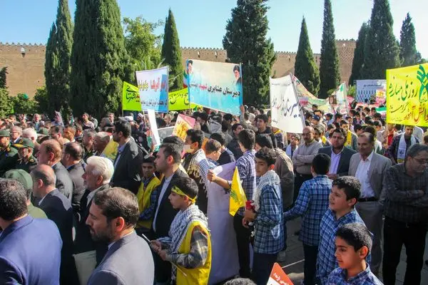 راهپیمایی ۱۳ آبان در فارس و شیراز برگزار شد/  ۱۳ آبان نماد پیشتازی دانش آموزان در به ثمر رساندن انقلاب است