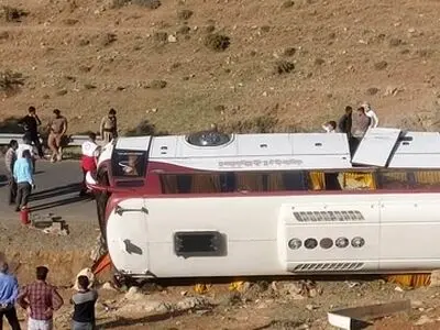 پیگیری حادثه واژگونی اتوبوس خبرنگاران و سربازان در سازمان بازرسی/ تشکیل پرونده در دادگستری دو استان