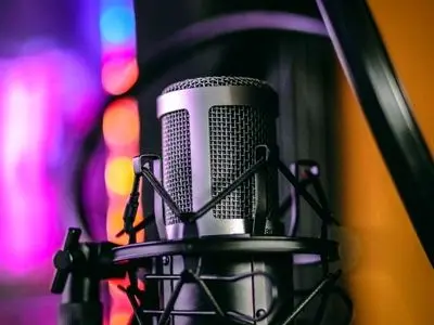 نحوه و نقشه انتخاب و سفارش گویندگی مناسب برای تلفن گویا شرکت و سازمان