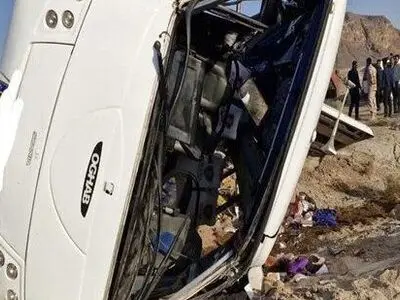 حادثه تصادف اتوبوس در هرمزگان ۹ مصدوم برجای گذاشت