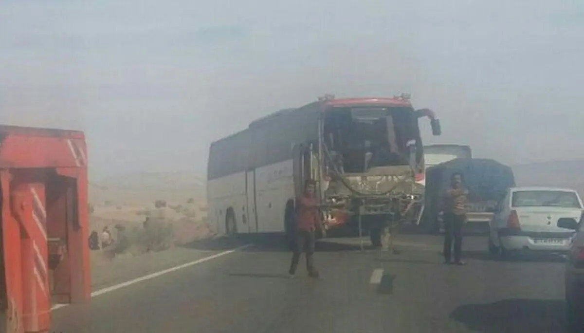 انحراف به چپ یک دستگاه اتوبوس حامل اتباع در اتوبان قزوین زنجان