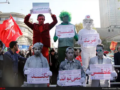 از آشنایی دانش‌آموزان با شهدای مدافع حرم تا بازار داغ عکس‌های سلفی