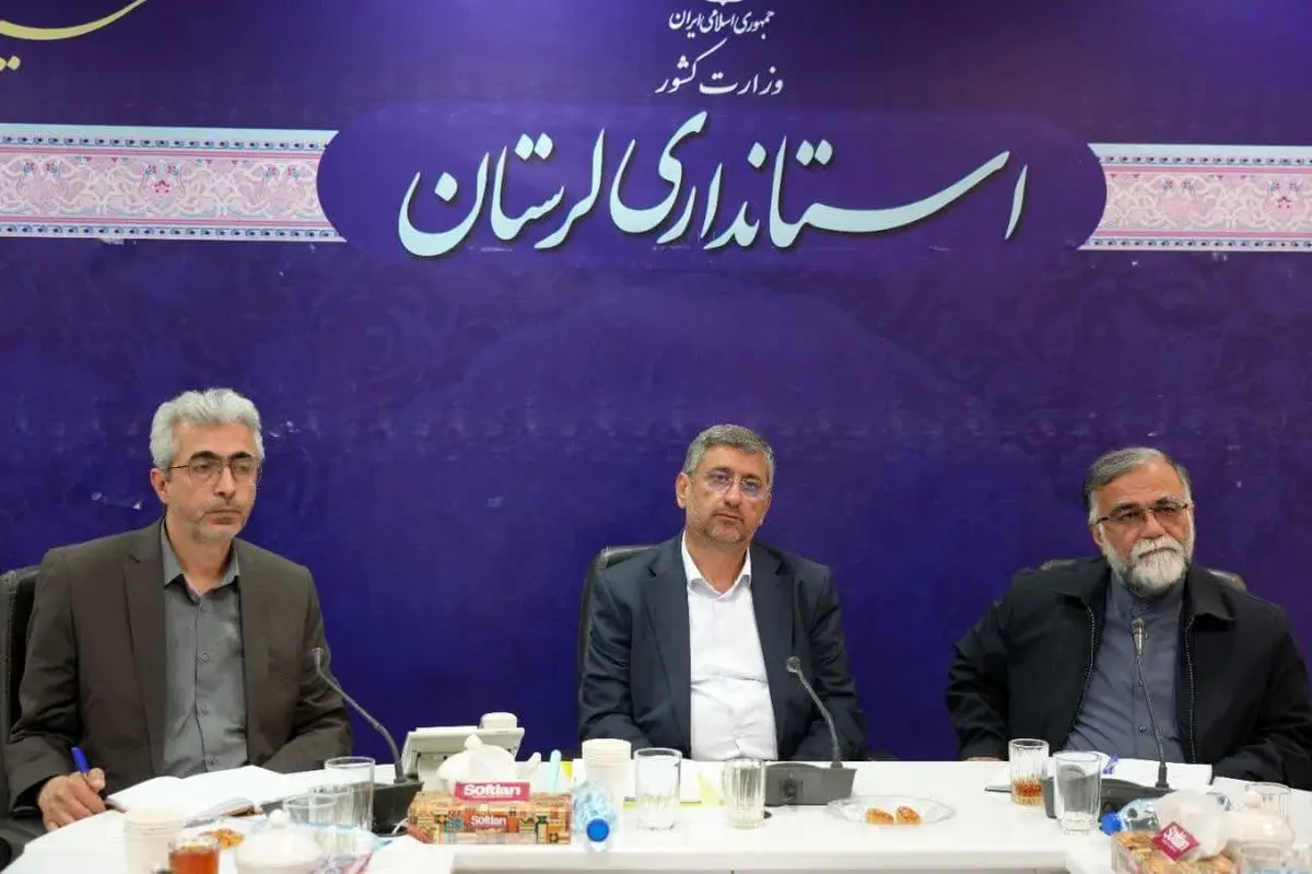 فرمانداران در بین مردم و کسبه حاضر شده و خدماترسانی در درون شهر و برون شهر تداوم داشته باشد