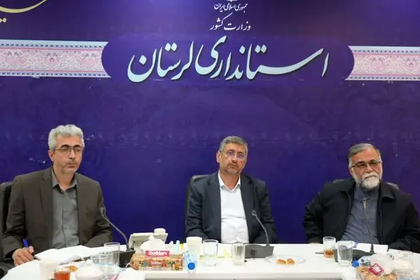 فرمانداران در بین مردم  و کسبه حاضر شده و خدمات‌رسانی در درون شهر و برون شهر تداوم داشته باشد