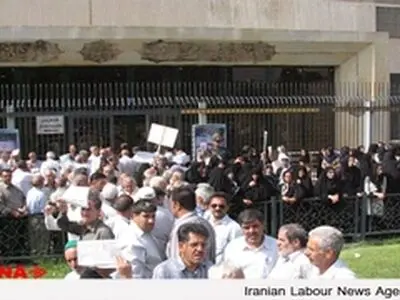 کارگران شرکت مادیران مقابل مجلس تجمع کردند