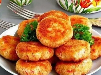ترفند طلایی برای تهیه کوکوی سیب زمینی پنیری ترد و پوک