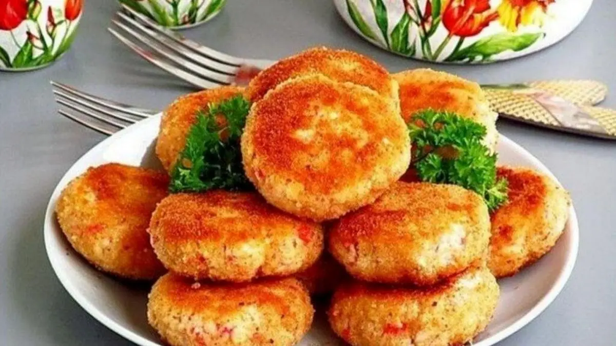 ترفند طلایی برای تهیه کوکوی سیب زمینی پنیری ترد و پوک