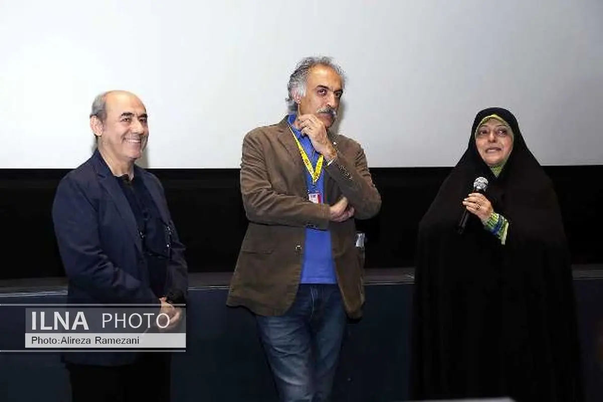 نمایش فیلم یخ و آسمان همزمان با سفر ظریف