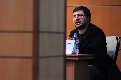 هنوز برخی آمریکا را با این همه جنایت؛ خیرخواه ما و پیام‌آور دموکراسی می دانند/ حق مطلب درباره شهادت رهبر و فجایع جنگ ادا نشد