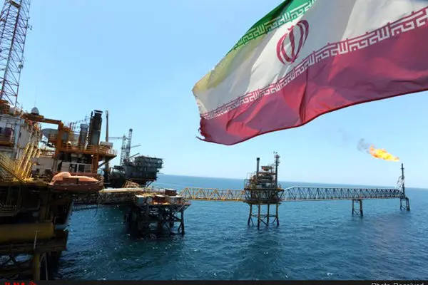 ایران تعلن سلسلة عقود لزیادة انتاجها من النفط