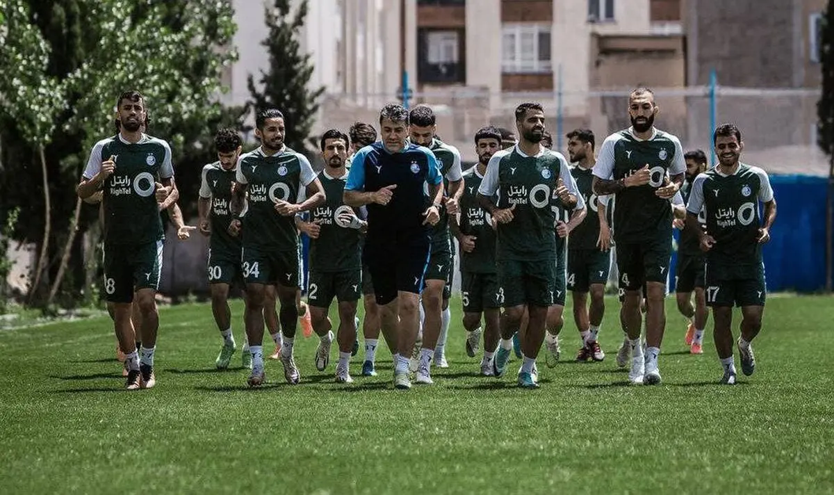 حسن اشجاری: در استقلال همه برای نکونام بازی می‌کنند.
