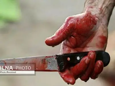 لحظه چاقو خوردن فرمانده انتظامی مشهد در مراسم هفتم وکیل مرحوم خسرو علیکردی+ فیلم