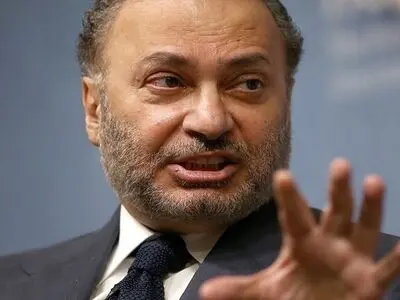 واکنش انور قرقاش به استعفای نخست‌وزیر مکلف لبنان

