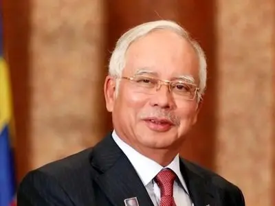 نجیب رزاق به ۱۵ سال زندان محکوم شد