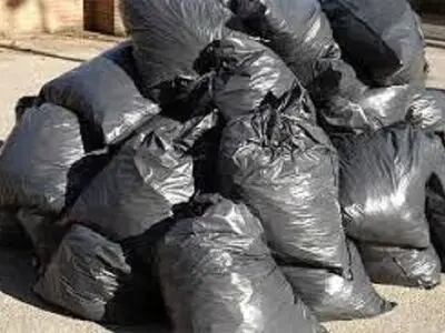کشف بیش از ۲۰ تن زباله از یک منزل مسکونی در اکباتان