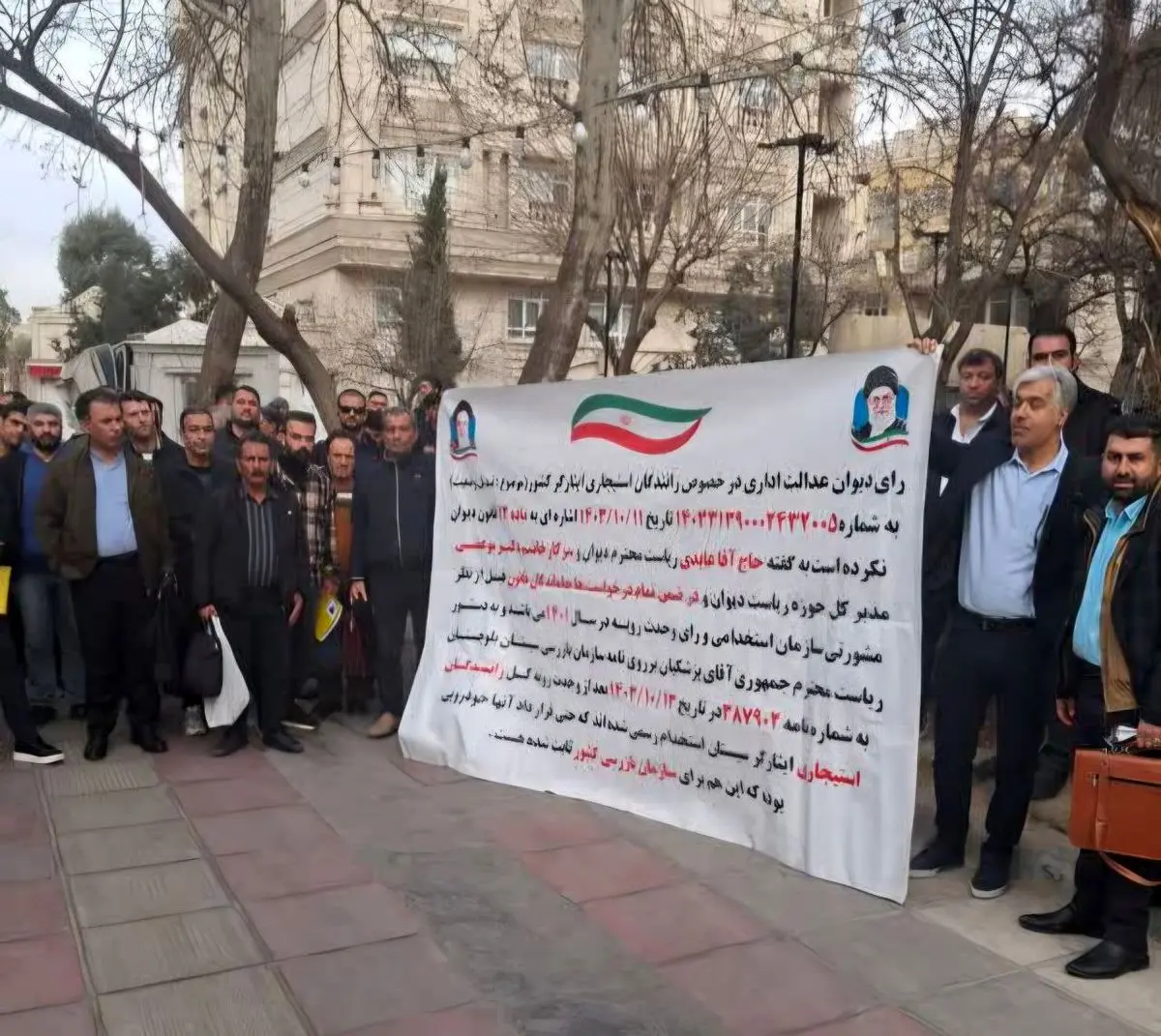 تجمع رانندگان استیجاری مقابل نهاد ریاست جمهوری/ «تبدیل وضعیت» حق مسلم ماست