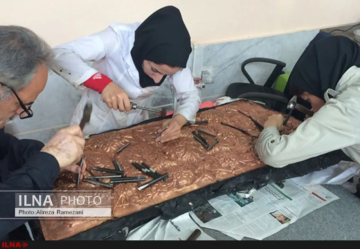 ایجاد کارگاه  قلم زنی در کنار ساخت نیم ضریح حرم سامرا 