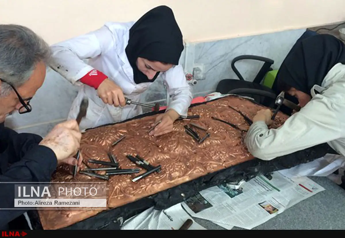 ایجاد کارگاه  قلم زنی در کنار ساخت نیم ضریح حرم سامرا 