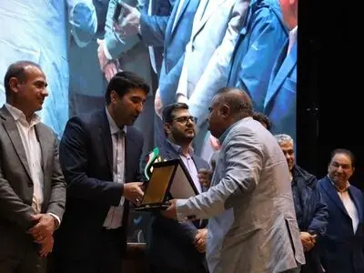 کارگران، گروه های کار و واحدهای نمونه فارس تجلیل شدند