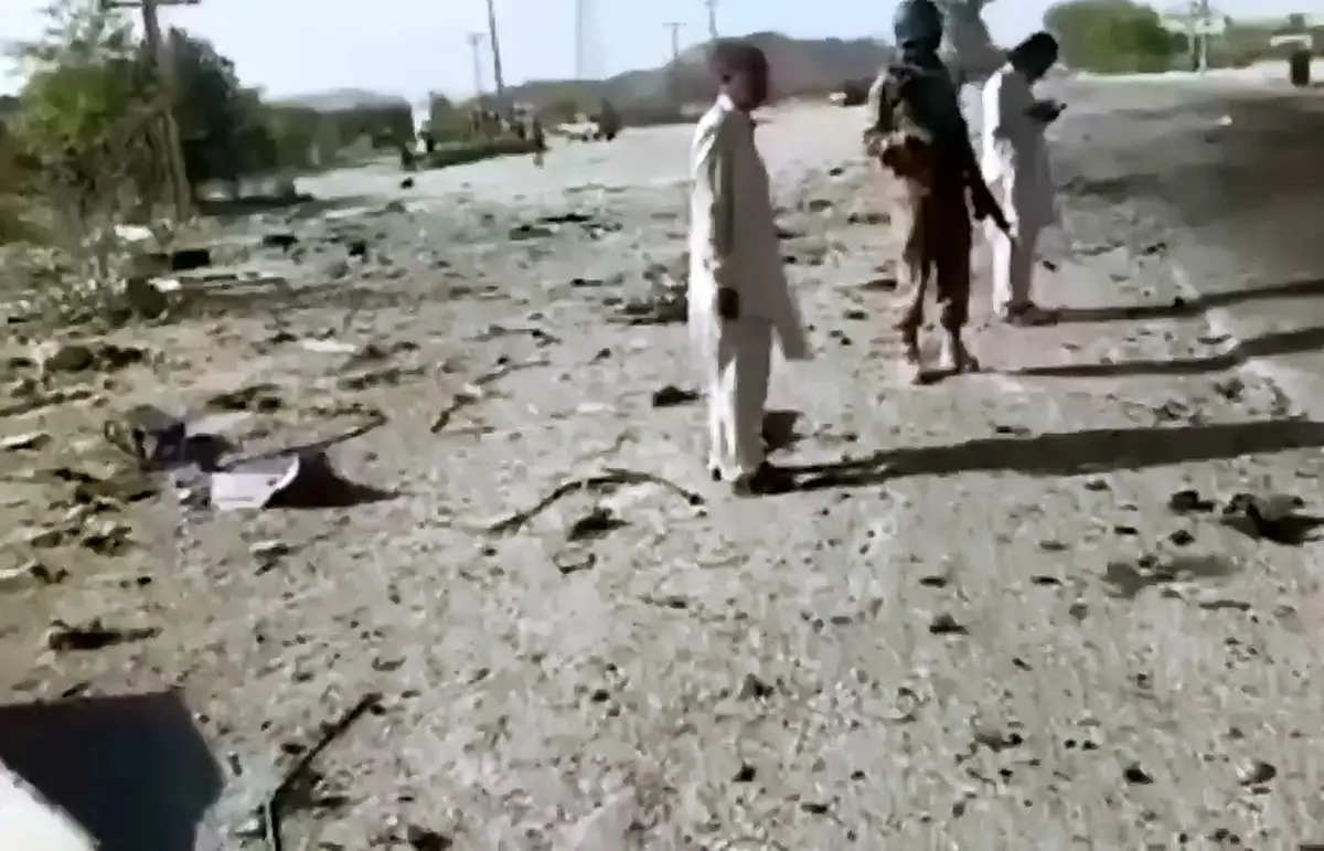 فیلم حمله تروریستی به اتوبوس دانشآموزان در پاکستان