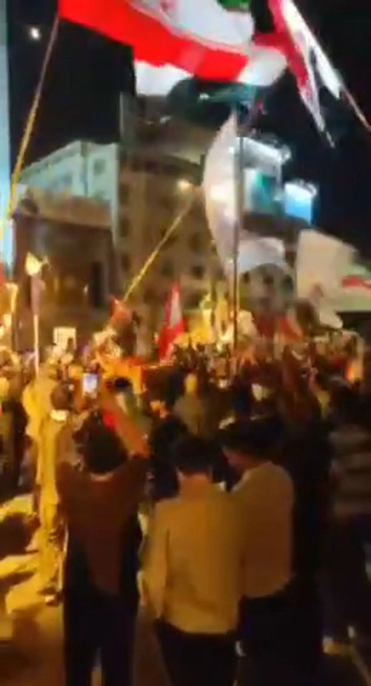  جشن عراقی‌ها پس از اعلام پذیرش شروط ایران توسط آمریکا + فیلم